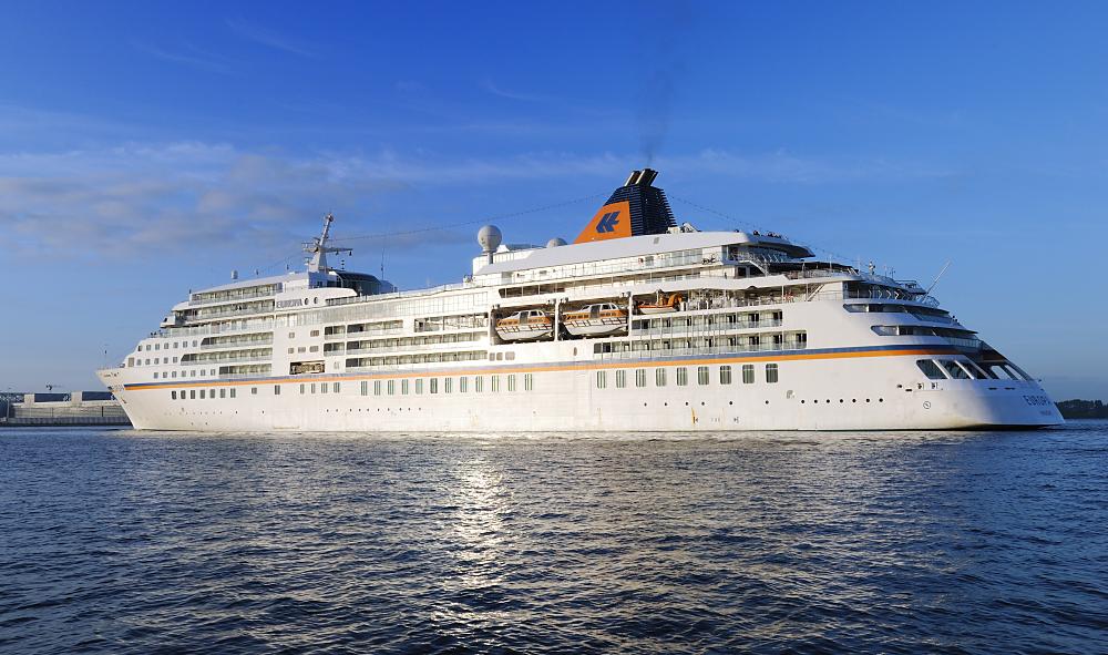 4836 Kreuzfahrtschiff EUROPA auf der Elbe blauer Himmel Bilder von Schiffen im Hafen Hamburg 4836 Kreuzfahrtschiff EUROPA auf der Elbe blauer Himmel Bilder von Schiffen im Hafen Hamburg